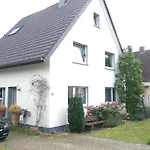 Geraeumiges In Mit Einfacher Ausstattung, Fuer Geschaeftsreisende, Gruppen Oder Familien Geeignet, 4 Schlafzimmer Bad Salzuflen