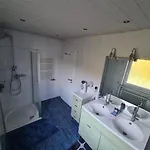 Geraeumiges In Mit Einfacher Ausstattung, Fuer Geschaeftsreisende, Gruppen Oder Familien Geeignet, 4 Schlafzimmer Apartament *