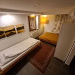 Apartament Geraeumiges In Mit Einfacher Ausstattung, Fuer Geschaeftsreisende, Gruppen Oder Familien Geeignet, 4 Schlafzimmer Bad Salzuflen