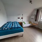 Geraeumiges In Mit Einfacher Ausstattung, Fuer Geschaeftsreisende, Gruppen Oder Familien Geeignet, 4 Schlafzimmer Apartament Bad Salzuflen