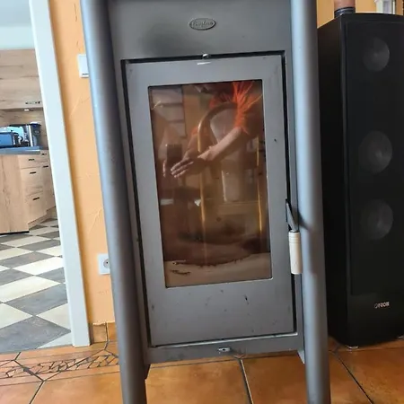 Geraeumiges In Mit Einfacher Ausstattung, Fuer Geschaeftsreisende, Gruppen Oder Familien Geeignet, 4 Schlafzimmer Apartament *