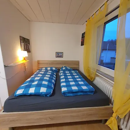 Apartment Geraumiges Bad Salzuflen: Spacious 4-bedroom Retreat For Business & Families