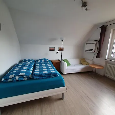 Geraeumiges In Mit Einfacher Ausstattung, Fuer Geschaeftsreisende, Gruppen Oder Familien Geeignet, 4 Schlafzimmer Apartament Bad Salzuflen