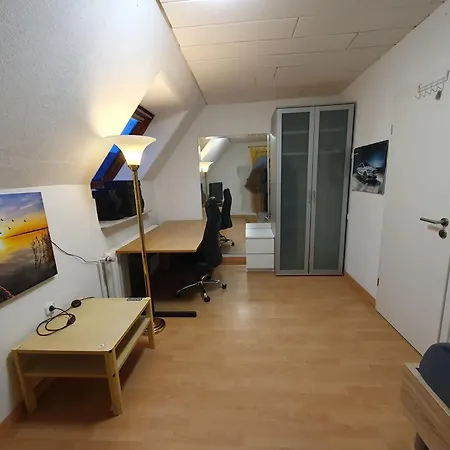 Geraeumiges In Mit Einfacher Ausstattung, Fuer Geschaeftsreisende, Gruppen Oder Familien Geeignet, 4 Schlafzimmer *