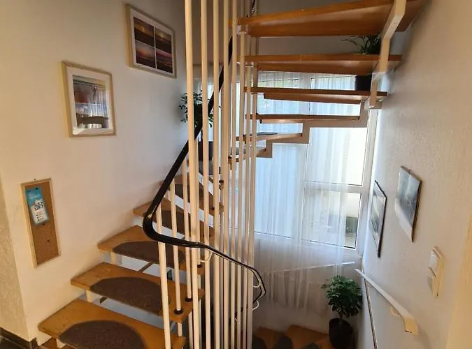 Geraeumiges In Mit Einfacher Ausstattung, Fuer Geschaeftsreisende, Gruppen Oder Familien Geeignet, 4 Schlafzimmer Bad Salzuflen