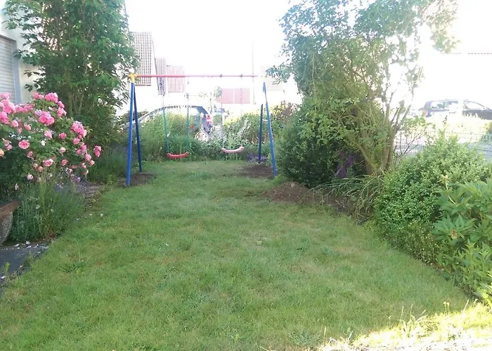 Geraeumiges In Mit Einfacher Ausstattung, Fuer Geschaeftsreisende, Gruppen Oder Familien Geeignet, 4 Schlafzimmer Bad Salzuflen