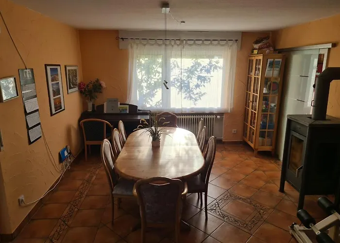 Geraeumiges In Mit Einfacher Ausstattung, Fuer Geschaeftsreisende, Gruppen Oder Familien Geeignet, 4 Schlafzimmer Appartamento *