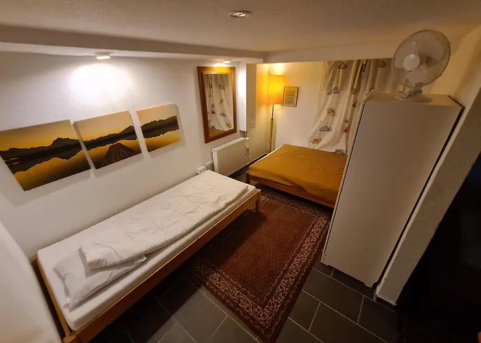 Lejlighed Geraeumiges In Mit Einfacher Ausstattung, Fuer Geschaeftsreisende, Gruppen Oder Familien Geeignet, 4 Schlafzimmer Bad Salzuflen