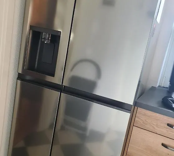 Geraeumiges In Mit Einfacher Ausstattung, Fuer Geschaeftsreisende, Gruppen Oder Familien Geeignet, 4 Schlafzimmer