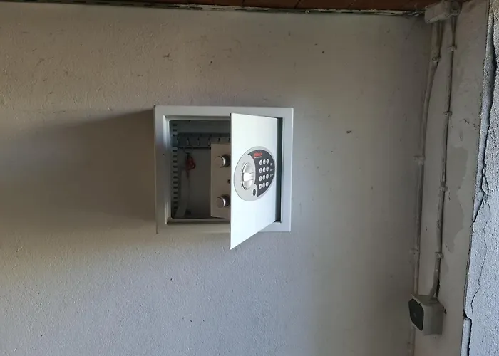 Lejlighed Geraeumiges In Mit Einfacher Ausstattung, Fuer Geschaeftsreisende, Gruppen Oder Familien Geeignet, 4 Schlafzimmer