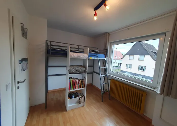 Geraeumiges In Mit Einfacher Ausstattung, Fuer Geschaeftsreisende, Gruppen Oder Familien Geeignet, 4 Schlafzimmer * Bad Salzuflen